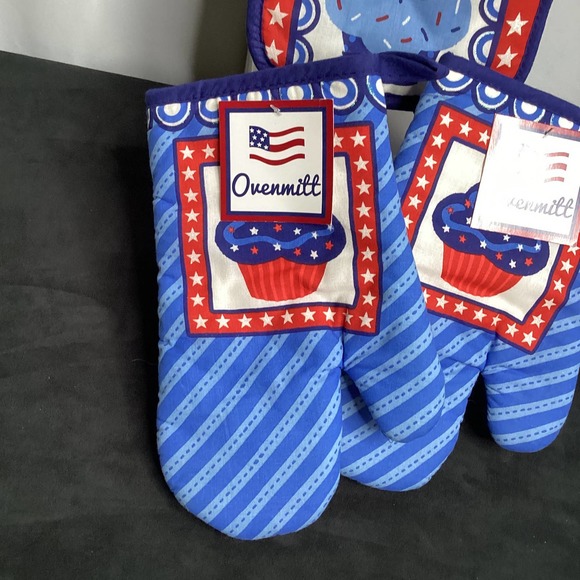 Set of 3 Patriotic Oven Mitts and pot holder - Picture 3 of 5